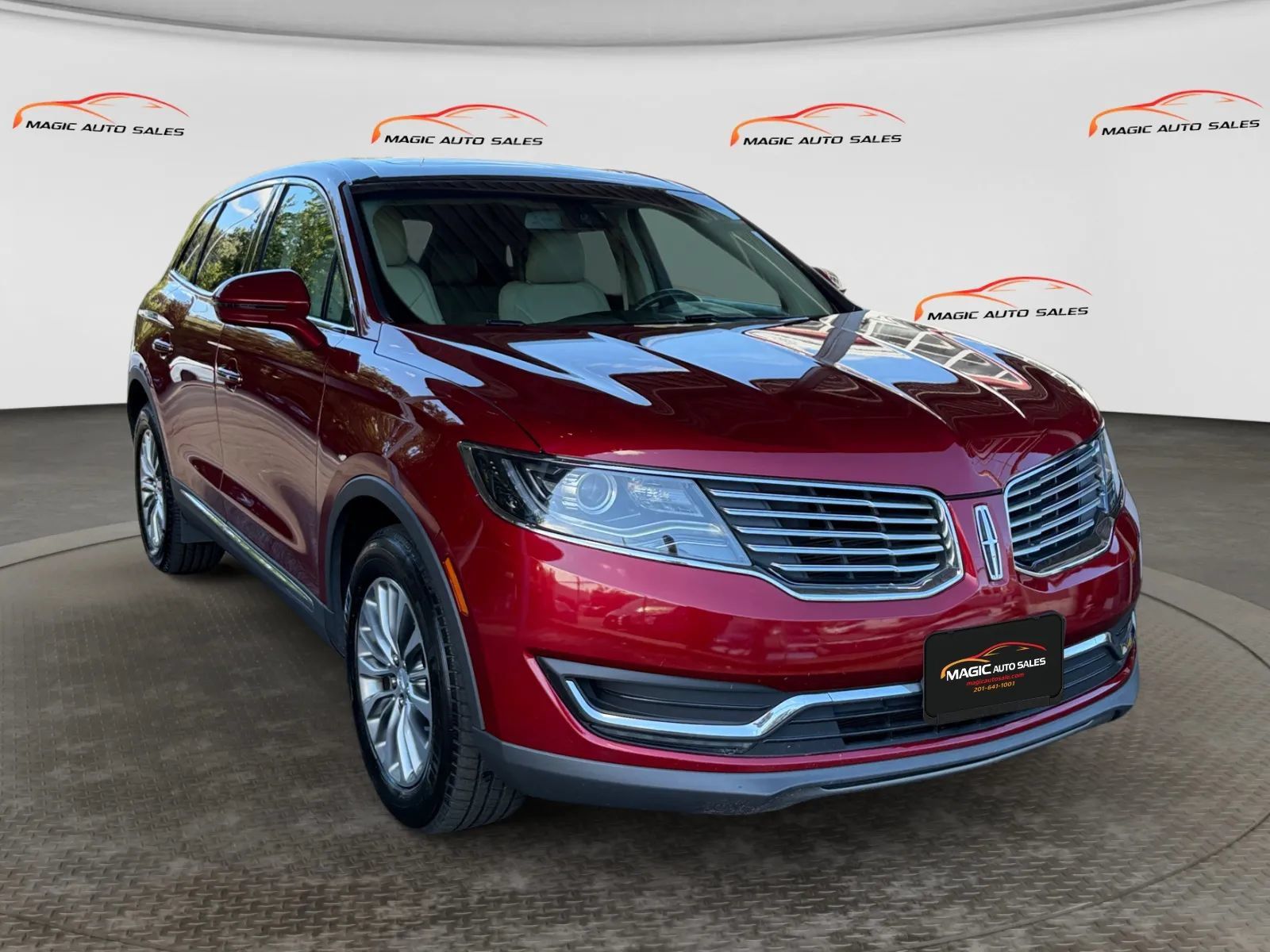 Used 2017 Lincoln MKX Select w/ Select Plus Package AWD/4WD image 5