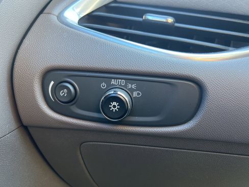 Used 2016 Chevrolet Malibu Hybrid image 19