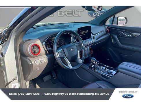 Used 2025 Chevrolet Blazer RS FWD image 12