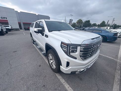 Used 2024 GMC Sierra 1500 Denali w/ Technology Package AWD/4WD image 16