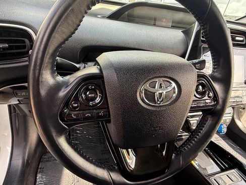 Used 2021 Toyota Prius XLE image 21