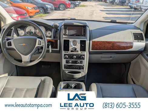 Used 2010 Chrysler Town & Country Touring FWD image 15