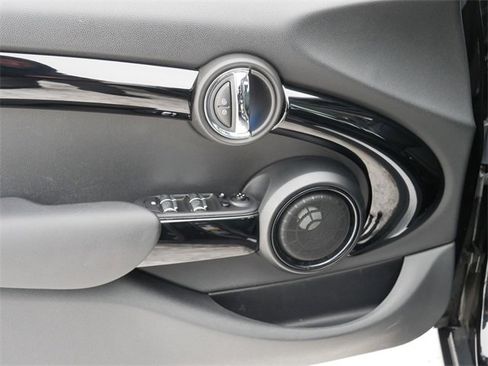 Used 2020 MINI Cooper 4-Door Hardtop w/ Premium Package image 16