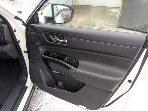 Used 2022 Nissan Pathfinder SV w/ SV Premium Package image 25