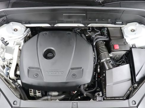 Used 2021 Volvo XC90 T6 Momentum image 13