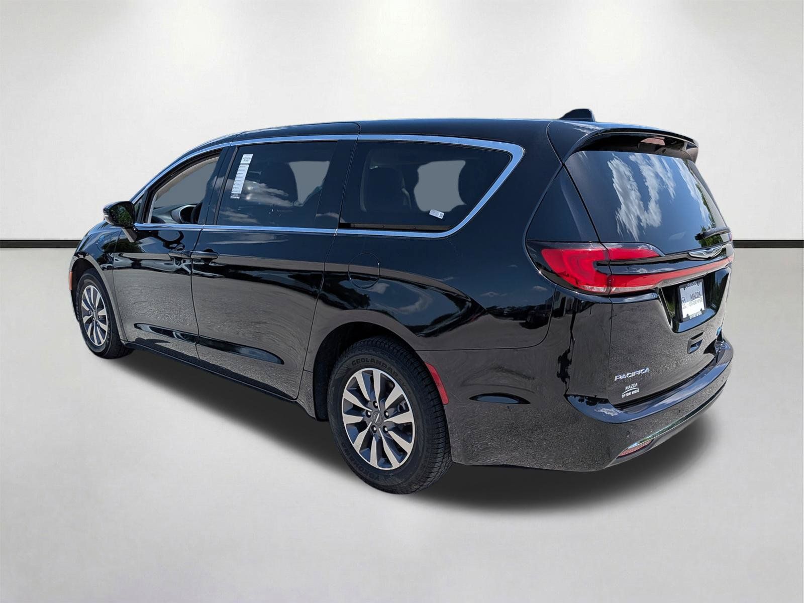 Used 2024 Chrysler Pacifica Limited FWD image 6