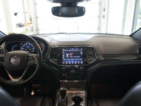Used 2020 Jeep Grand Cherokee Overland AWD/4WD image 31
