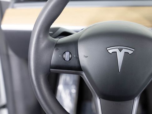 Used 2021 Tesla Model Y Long Range image 31