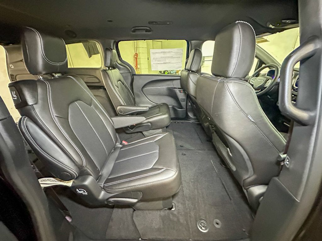 New 2027 Chrysler Pacifica Select AWD/4WD image 4