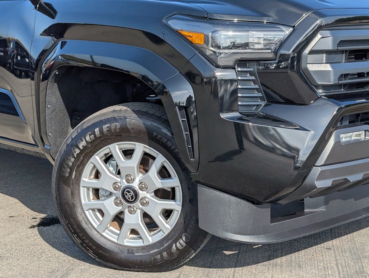 Used 2026 Toyota Tacoma SR5 AWD/4WD image 10
