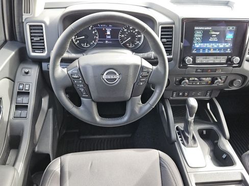 Used 2024 Nissan Frontier SV w/ SV Convenience Package RWD image 5