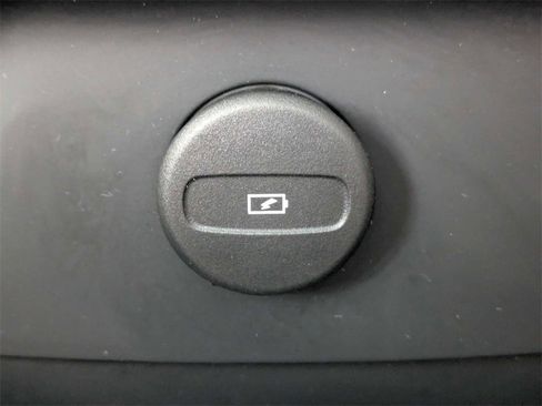 Used 2023 Volvo XC90 T8 Ultimate w/ Protection Package Premier image 20