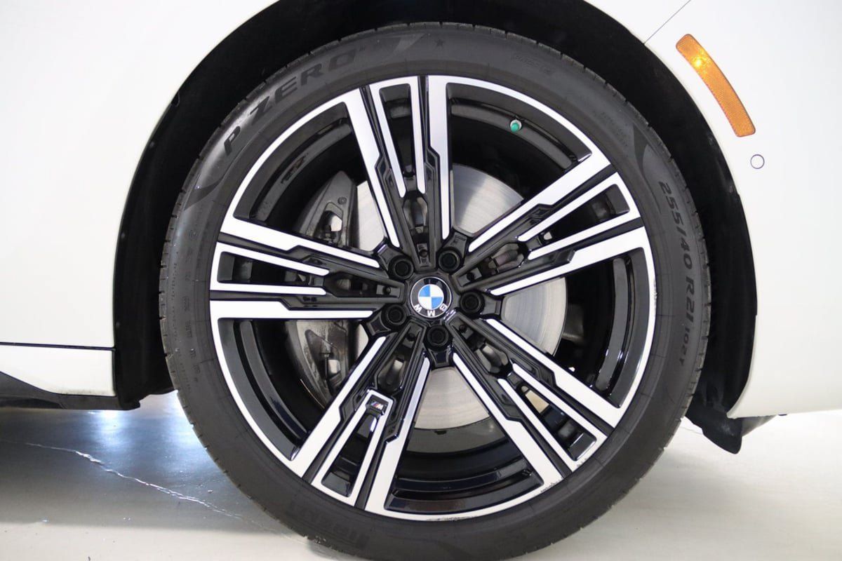 Used 2023 BMW 760i xDrive AWD/4WD image 92