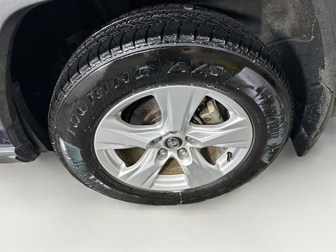 Used 2020 Toyota RAV4 XLE w/ Convenience Package image 11