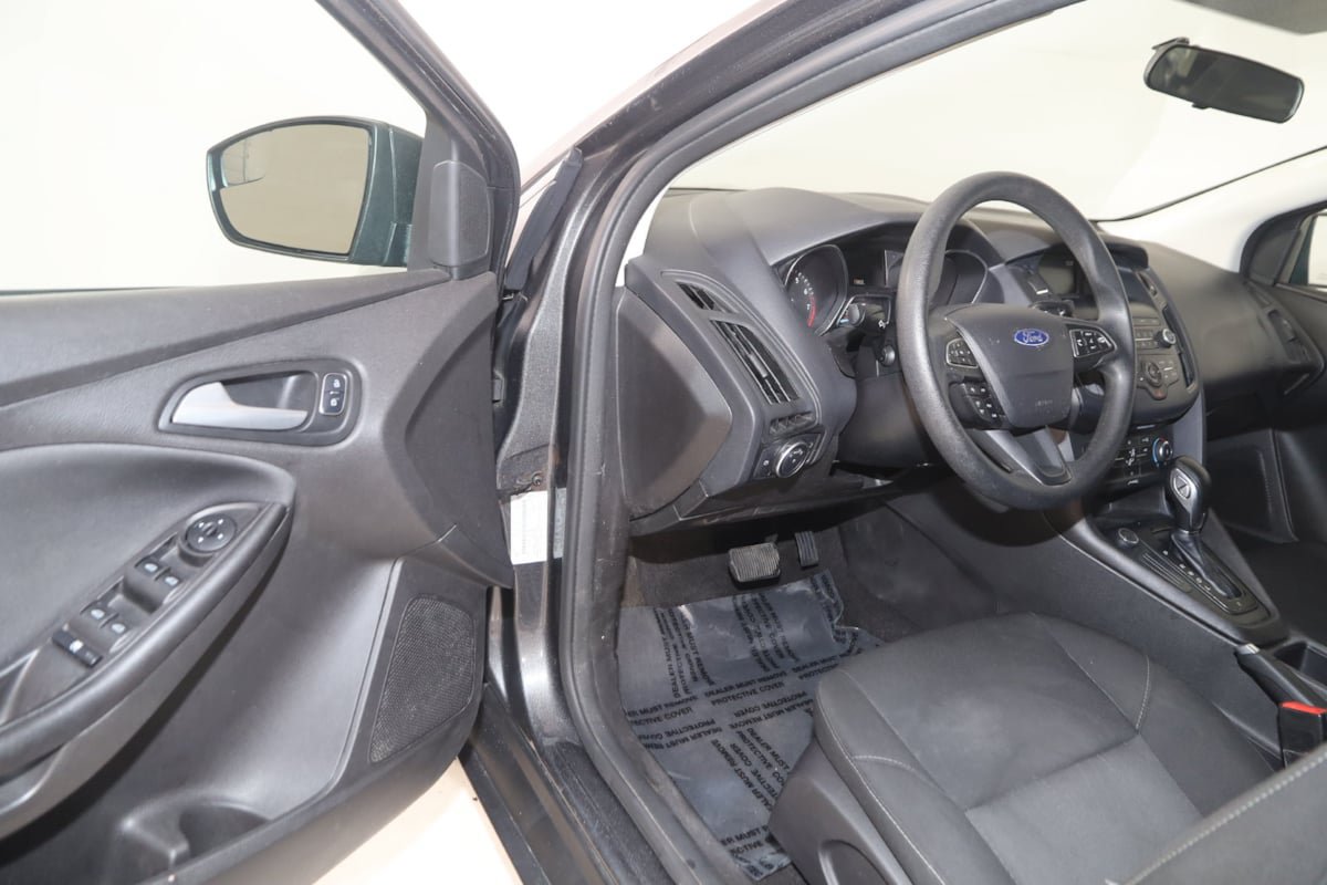 Used 2018 Ford Focus SE FWD image 35