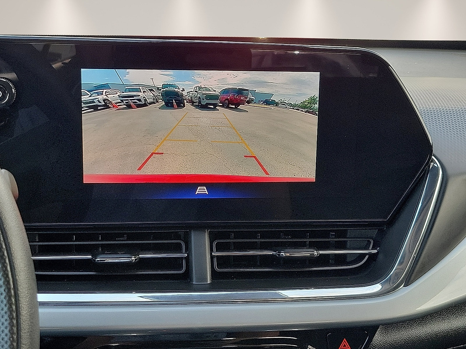Used 2025 Chevrolet Trax LT FWD image 16