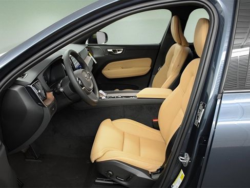 New 2025 Volvo XC60 B5 Ultra w/ Protection Package Premier image 13