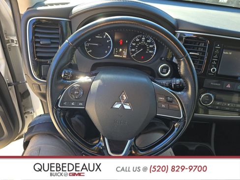 Used 2016 Mitsubishi Outlander SE image 10