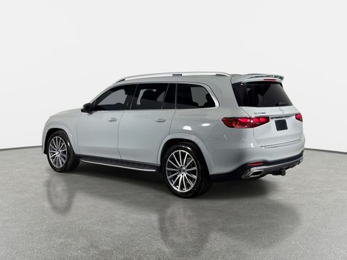 Used 2025 Mercedes-Benz GLS 580 4MATIC image 12