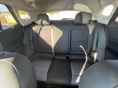 Used 2025 Chevrolet Trax LT image 36