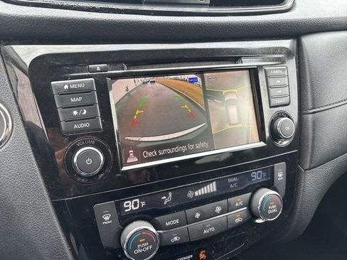 Used 2018 Nissan Rogue SV w/ Premium Package image 22