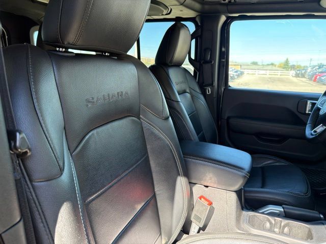 Used 2018 Jeep Wrangler Unlimited Sahara AWD/4WD image 22