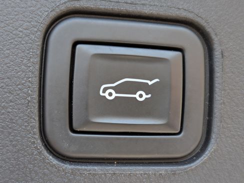 Used 2023 Cadillac Lyriq 2WD image 18