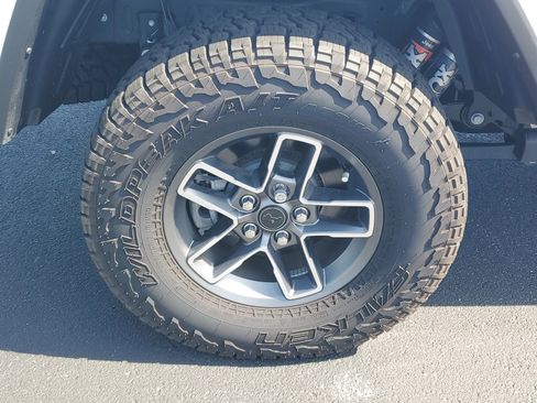 Used 2025 Jeep Gladiator Mojave AWD/4WD image 5