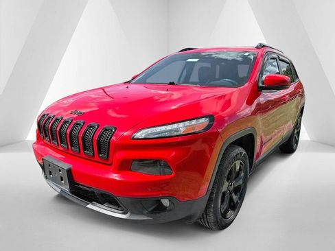 Used 2017 Jeep Cherokee Limited AWD/4WD image 3