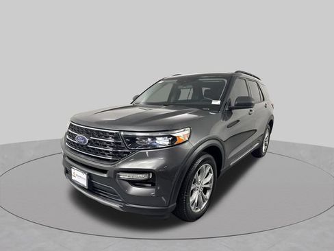 Used 2020 Ford Explorer XLT w/ Equipment Group 202A AWD/4WD image 26