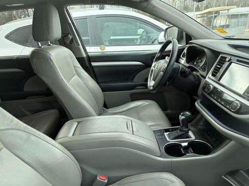Used 2015 Toyota Highlander XLE image 16