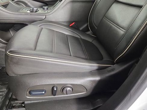 Used 2023 GMC Acadia Denali w/ Denali Technology Package image 33