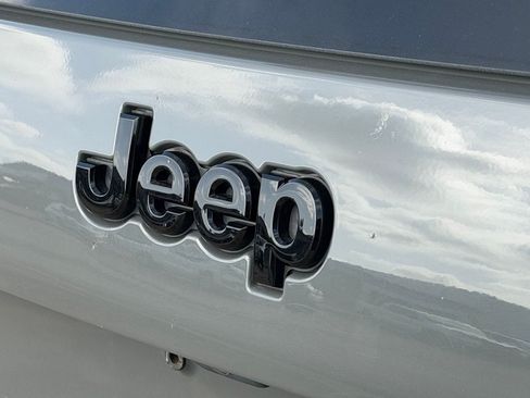 Used 2020 Jeep Cherokee Latitude w/ Quick Order Package 26F North AWD/4WD image 9