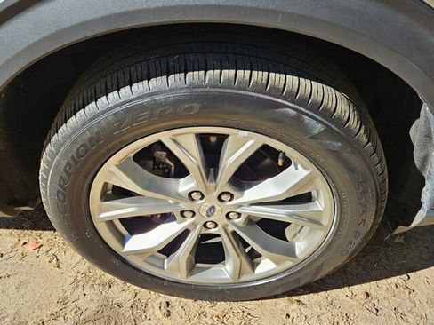 Used 2023 Ford Explorer Limited w/ Equipment Group 301A image 17