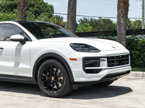 Used 2024 Porsche Cayenne S AWD/4WD image 10