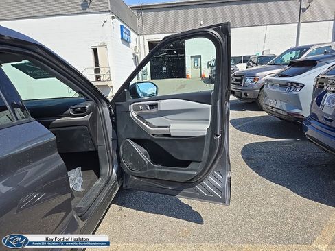 Used 2024 Ford Explorer XLT w/ Equipment Group 202A AWD/4WD image 21