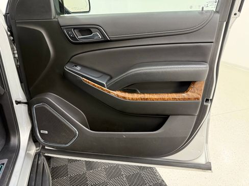 Used 2019 Chevrolet Suburban Premier AWD/4WD image 34