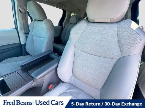 Used 2024 Toyota Sienna LE w/ LE Plus Package AWD/4WD image 27
