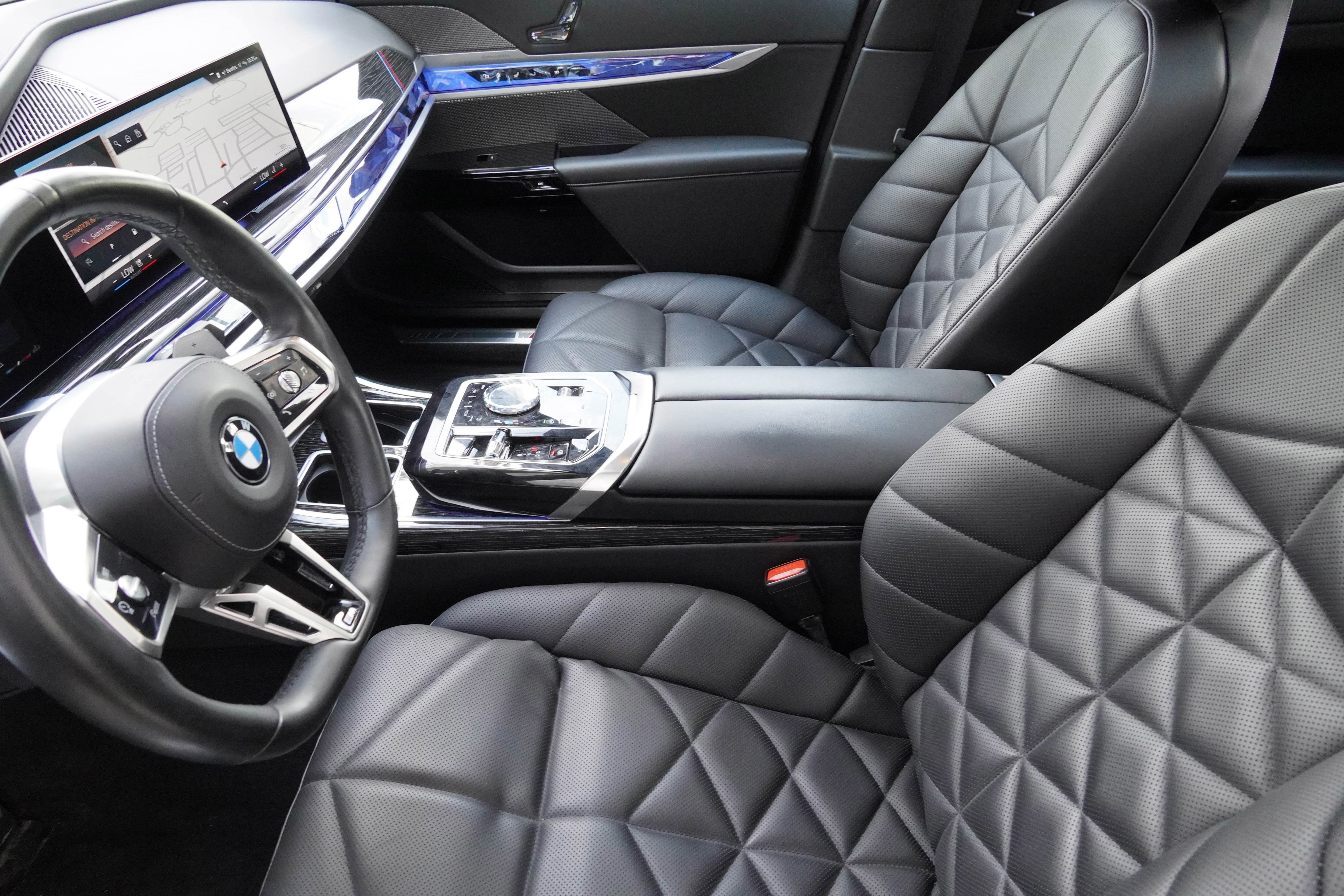 Used 2023 BMW 740i RWD image 11