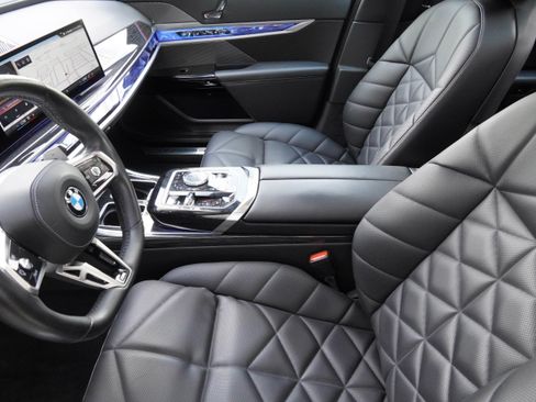Used 2023 BMW 740i RWD image 11