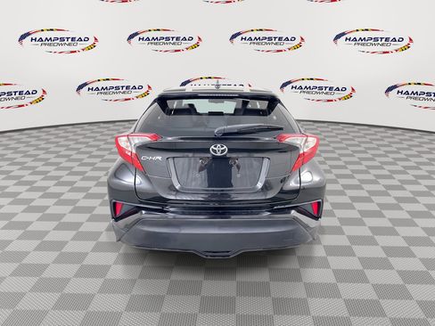 Used 2019 Toyota C-HR XLE FWD image 7