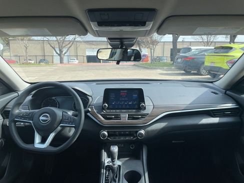 Used 2025 Nissan Altima 2.5 SV image 34