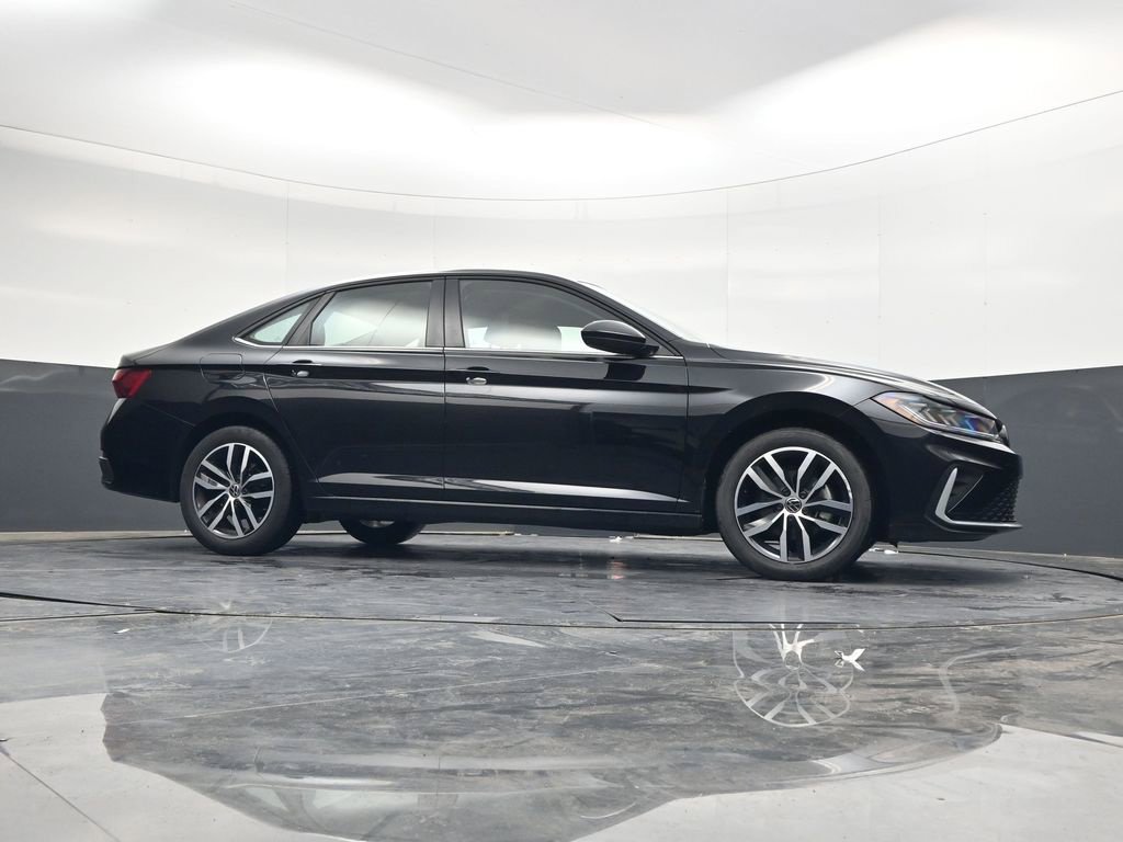 Used 2025 Volkswagen Jetta SE FWD image 33