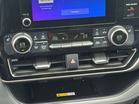 Used 2023 Toyota Highlander XLE image 23