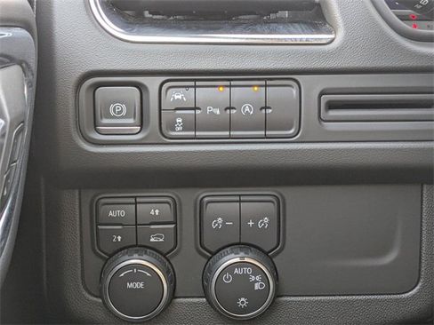 Used 2023 Chevrolet Suburban LT image 24