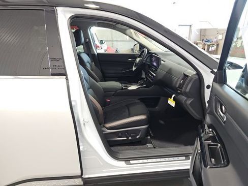 New 2026 Nissan Pathfinder Platinum AWD/4WD image 28