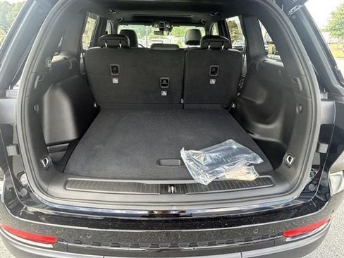 New 2025 Jeep Grand Cherokee Altitude image 8