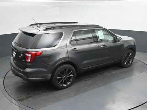 Used 2018 Ford Explorer XLT w/ Equipment Group 202A AWD/4WD image 26