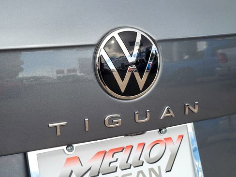 Used 2022 Volkswagen Tiguan SE FWD image 12
