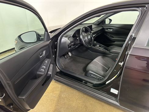 Used 2023 Honda Accord Sport image 2